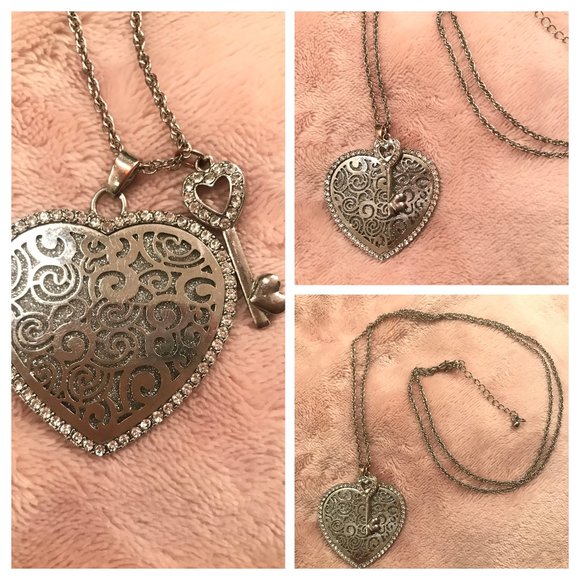 🌸 TORRID SILVER-TONE HEART & KEY NECKLACE